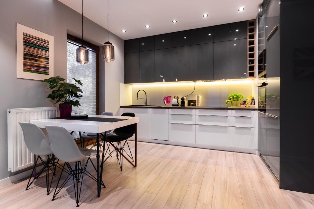 Elegant Business Accommodation With Parking - By Upstairs Krakow Luaran gambar