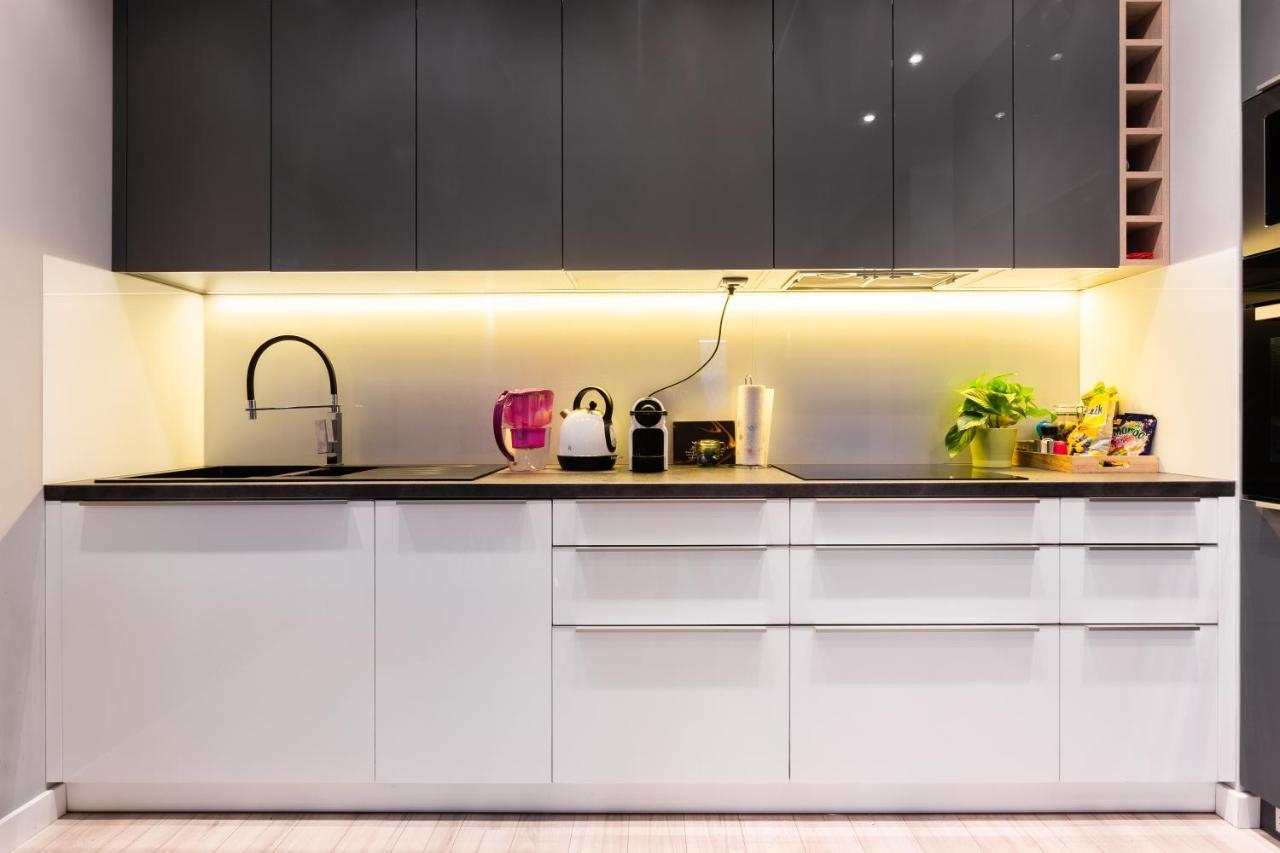 Elegant Business Accommodation With Parking - By Upstairs Krakow Luaran gambar