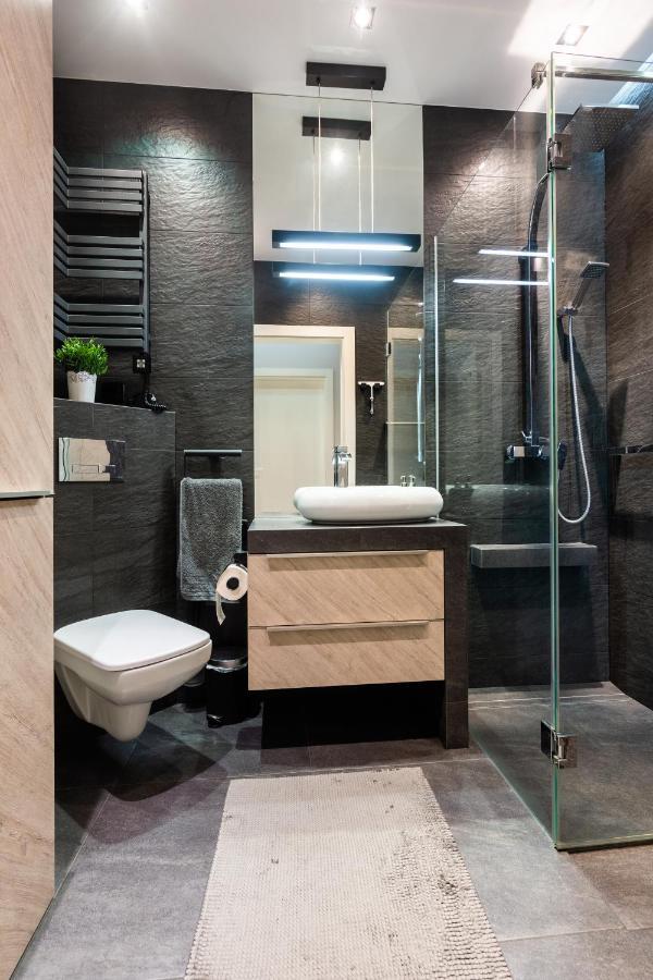 Elegant Business Accommodation With Parking - By Upstairs Krakow Luaran gambar